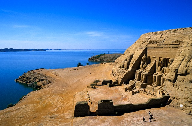 Abu Simbel Excursion: Iconic Temples by Bus from Aswan