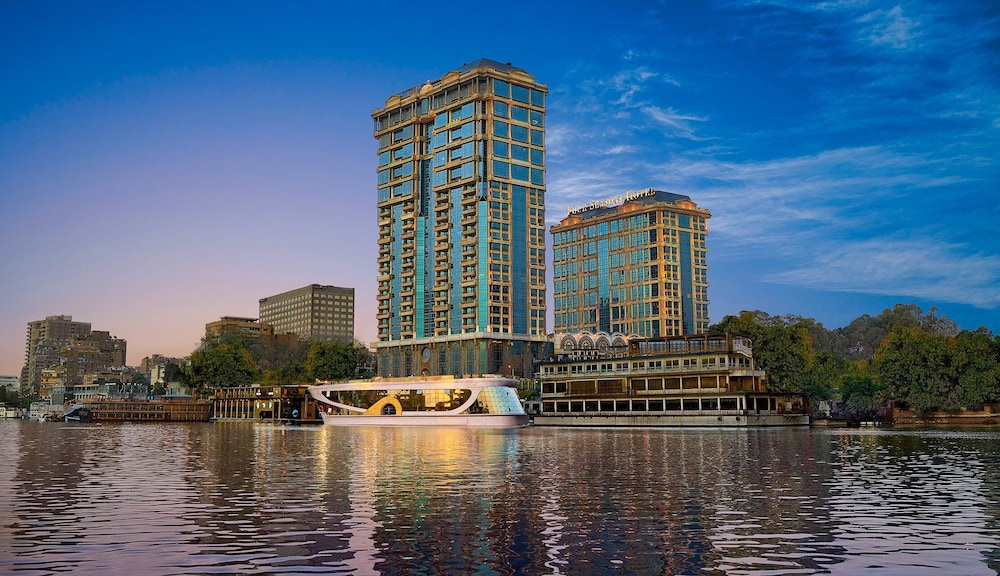 Four Seasons Hotel Cairo at The First Residence